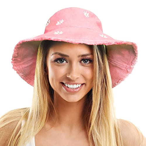 Bucket Hat with Daisy Motifs